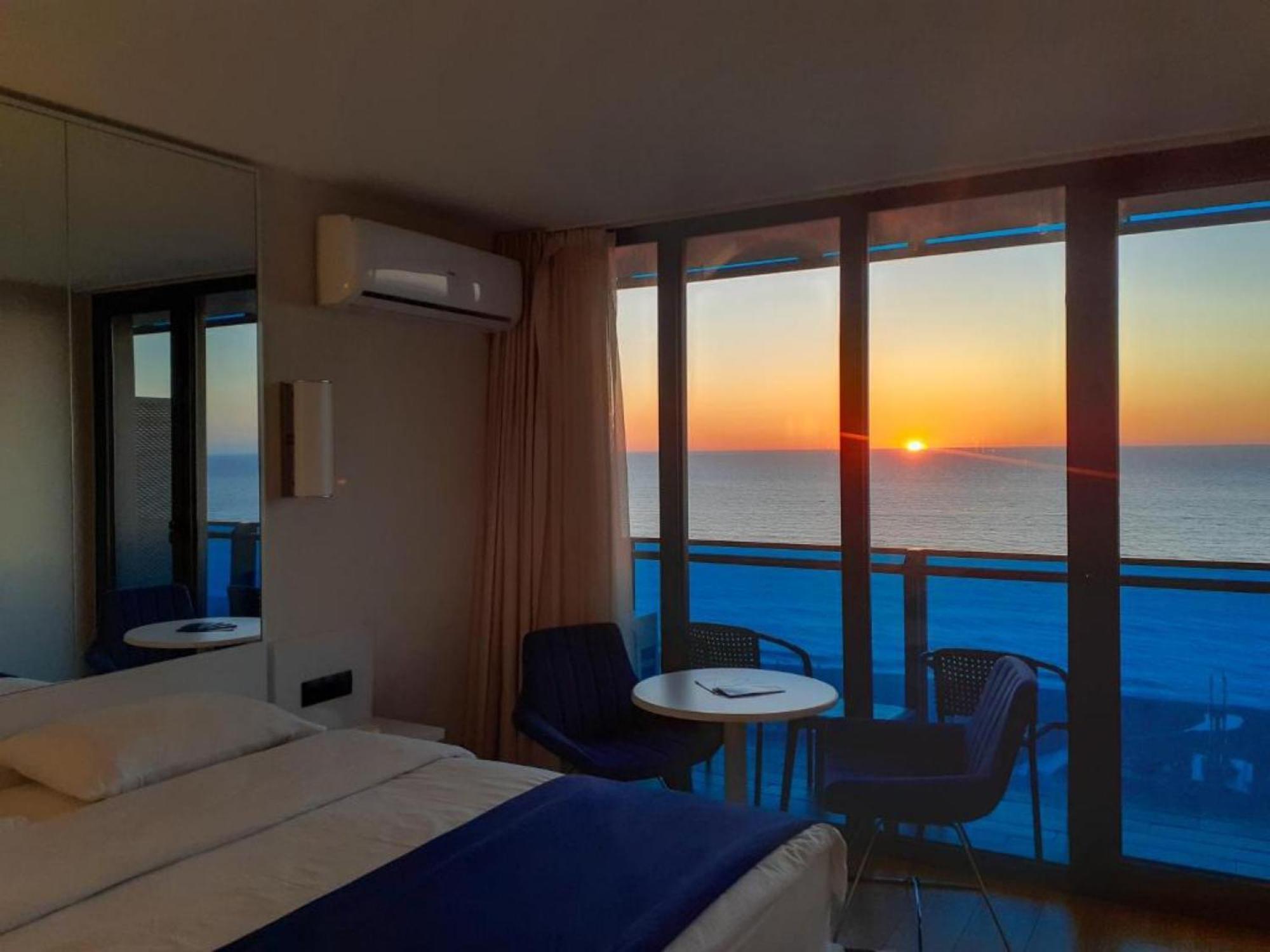 Delux Sea View Aparthotel In Orbi City Batumi Zewnętrze zdjęcie