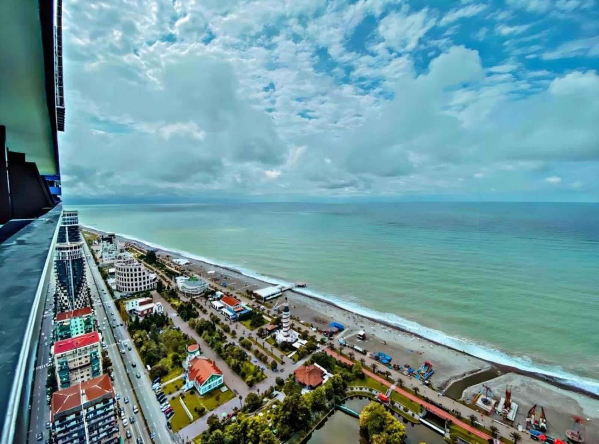 Delux Sea View Aparthotel In Orbi City Batumi Zewnętrze zdjęcie